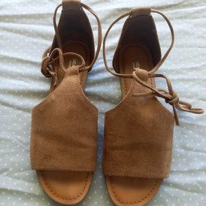 American Eagle Outfitters, Universal Tread Lave Up Gladiator Sandalias.